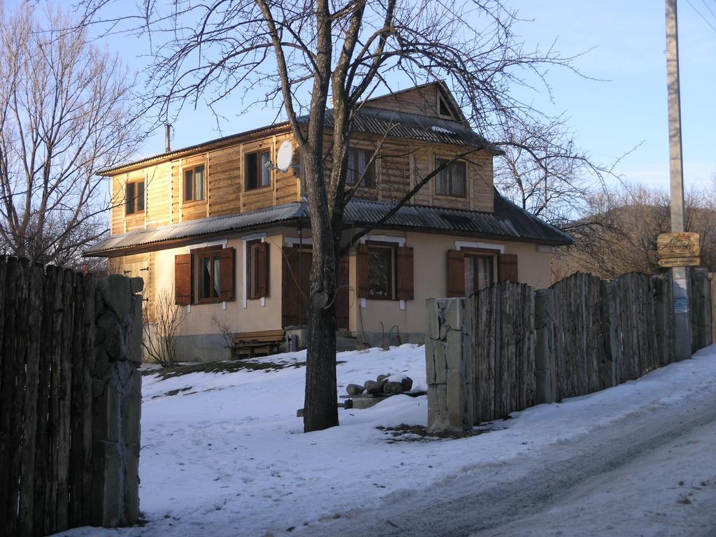 Arnika Tatariv Hotel Екстериор снимка